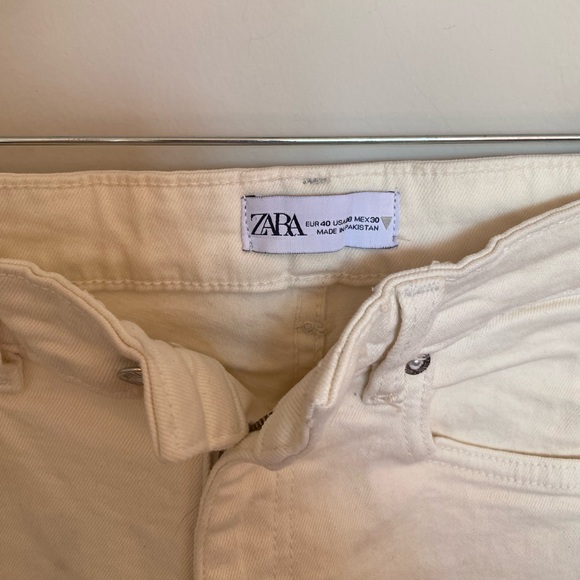 ZARA • frayed cream jeans - Picture 9 of 11